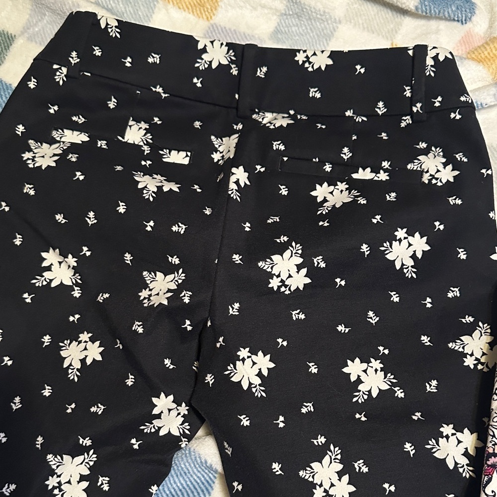 LOFT riviera pants Black and Peach Floral Capris 2 PRs size 00P - Picture 6 of 11